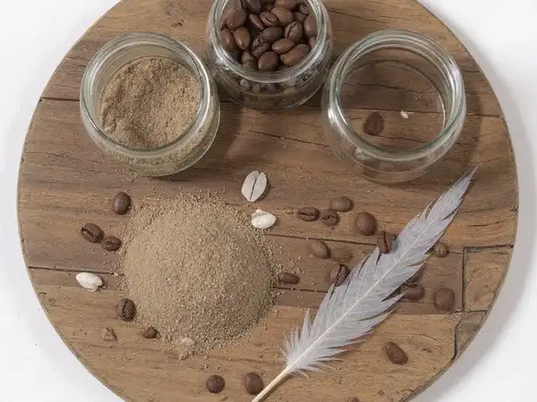 Arena fina marrón de Esencia Marina con detalles marinos y elementos naturales para manualidades.